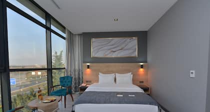 MILLS HOTEL