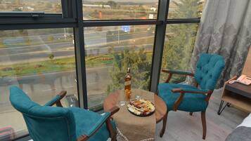 Habitación Deluxe | Ropa de cama de alta calidad y minibar