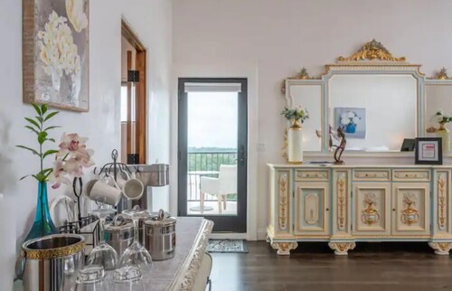 Luxurious guest house with Great Views of Monterey Bay