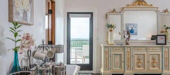 Luxurious guest house with Great Views of Monterey Bay