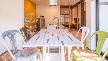 Basic House | 2 bedrooms, premium bedding, laptop workspace, iron/ironing board