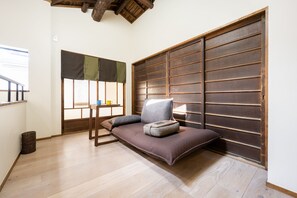 Basic House | 2 bedrooms, premium bedding, laptop workspace, iron/ironing board