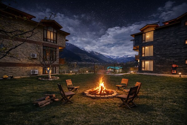Front of property - Clarks Inn Suites Manali (Manali)