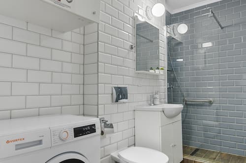 Comfort Apartment | Bathroom | Hair dryer, towels