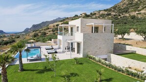 A modern villa with a pool, outdoor seating, and a view of the surrounding landscape. - Actea Seaview Villa 2 Free* heated pool & 800m sea (Kissamos)