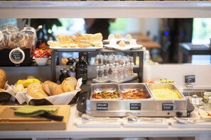 Free daily buffet breakfast  - ARCOLIVE Agrisuite (Arco)