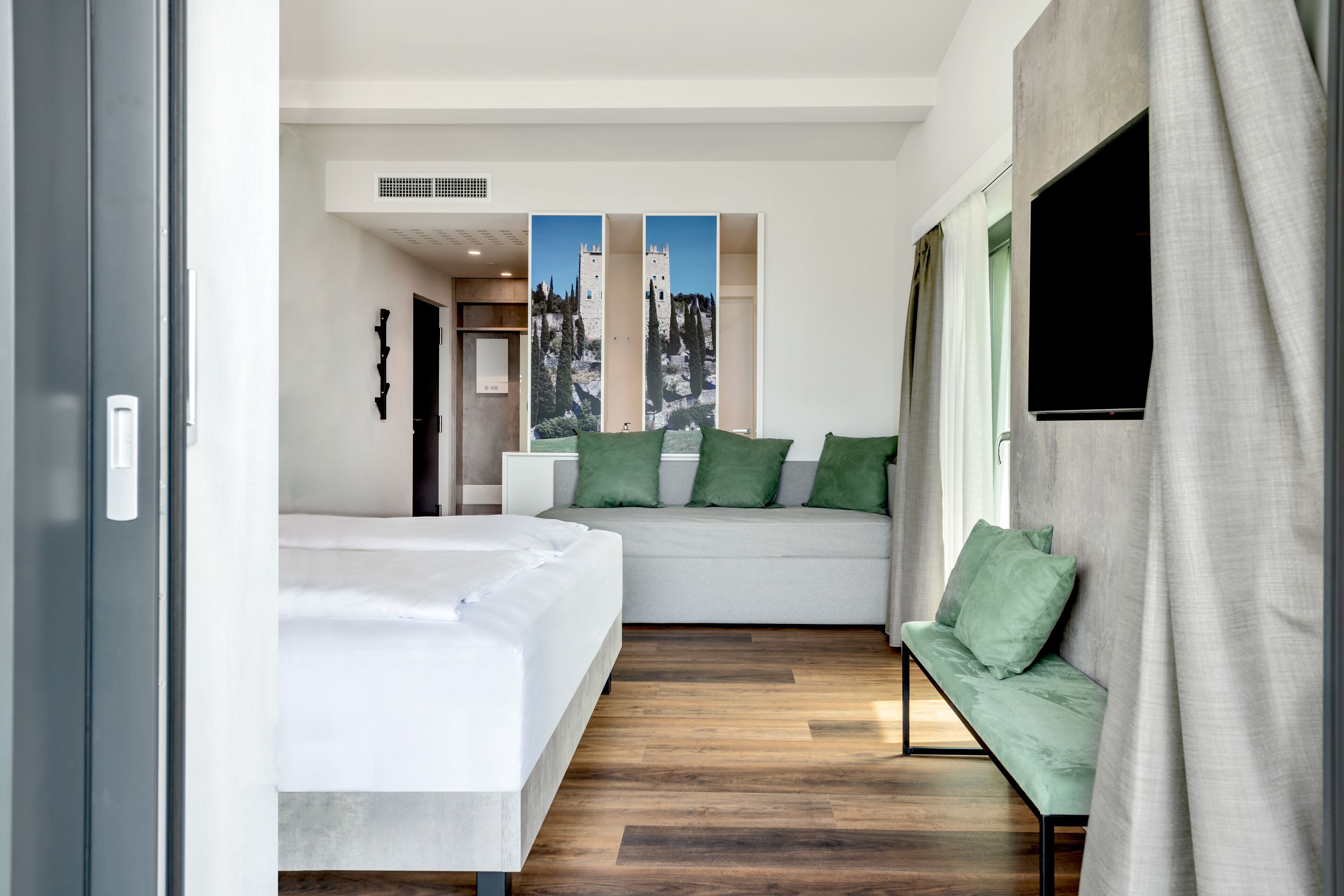 Ropa de cama de alta calidad, edredón, camas con pillow-top y minibar 