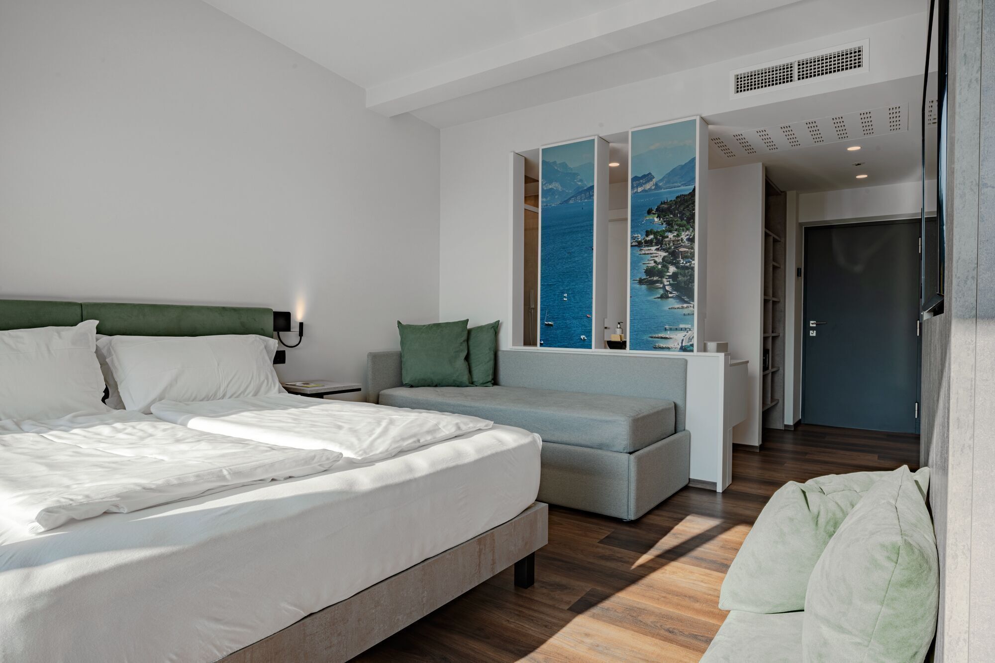 Ropa de cama de alta calidad, edredón, camas con pillow-top y minibar 