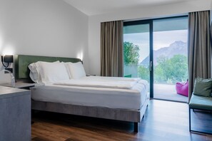 Ropa de cama de alta calidad, edredón, camas con pillow-top y minibar 