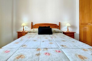 2 bedrooms, iron/ironing board, free WiFi