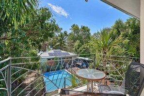 Property grounds - Onda Beach Holiday Home in Clifton Beach (Clifton Beach)
