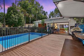 Pool - Onda Beach Holiday Home in Clifton Beach (Clifton Beach)