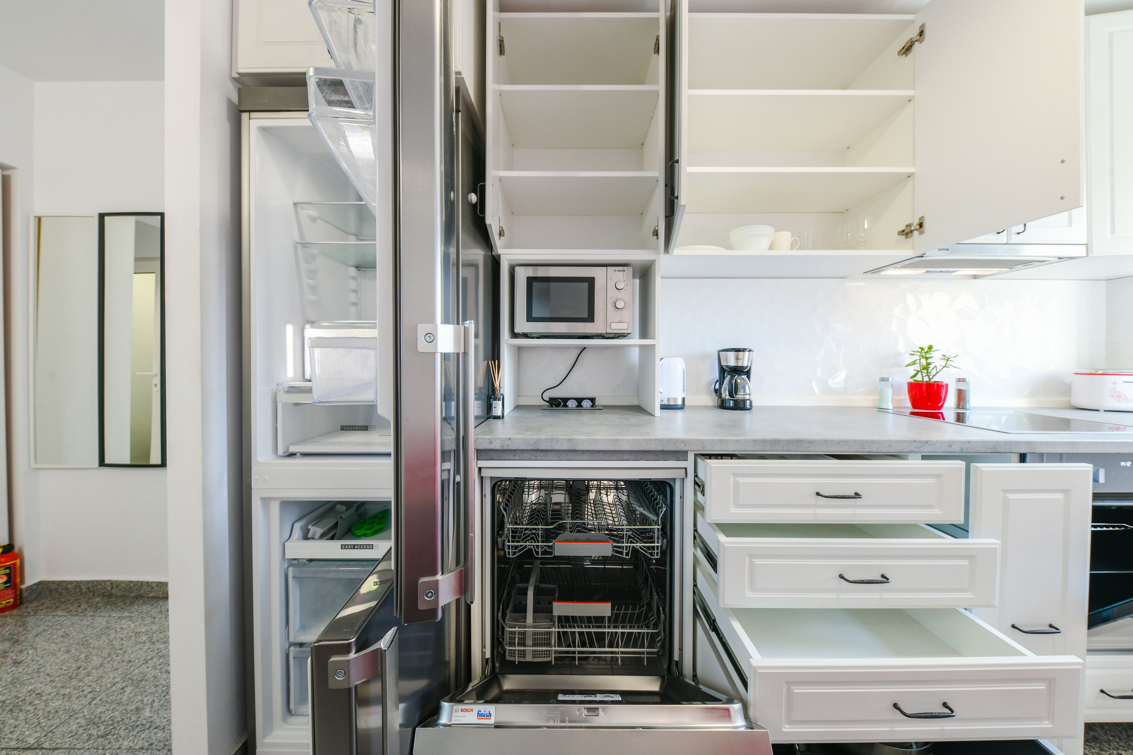 Family Apartment | Private kitchen | Full-size fridge, microwave, oven, dishwasher