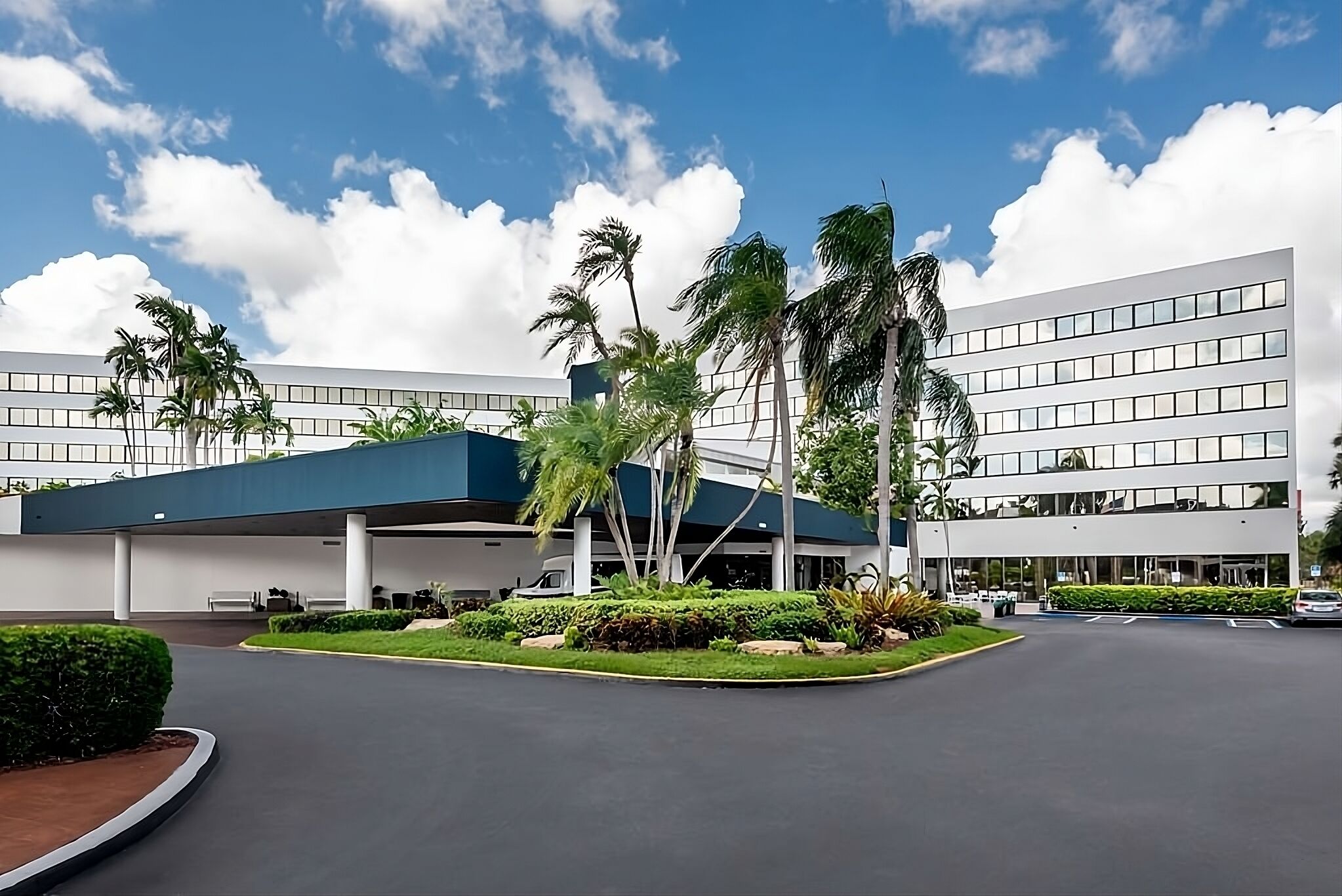 The Perfect Place to Stay! Close to Miami Art Museum, Pet Friendly, Free Shuttle