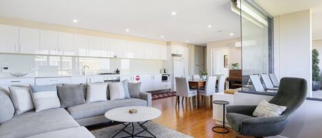 Fernseher, Stereoanlage