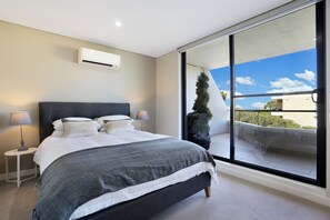 2 bedrooms, iron/ironing board, WiFi, bed sheets - Spacious 2BR luxe Waverton Village apartment w/ harbour glimpses (Waverton)