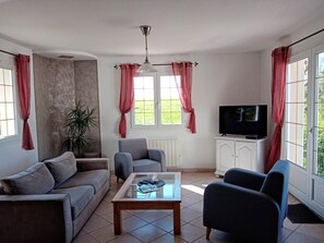 Fernseher, Tischtennisplatte