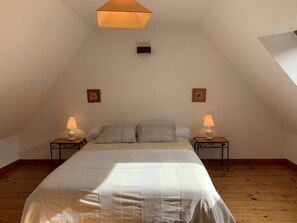 2 bedrooms, travel cot, free WiFi