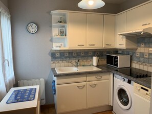 Køleskab, mikrobølgeovn, ovn, kogeplade