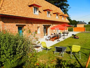 Outdoor dining - Gîtes de France® - Gîte Normandie Côte d'Albâtre (OCQUEVILLE)