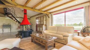 Televisie en een open haard