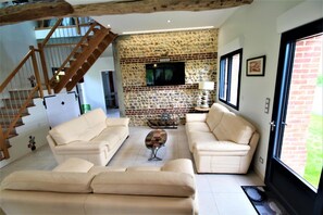 Flat-screen TV, ping pong