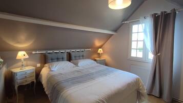 2 bedrooms, travel cot, free WiFi