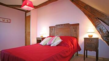 5 bedrooms, travel crib, free WiFi