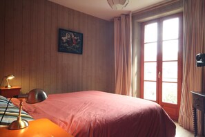 3 bedrooms, travel crib, free WiFi