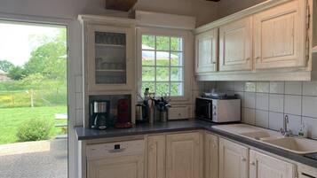 冰箱、微波炉、烤箱、炉灶