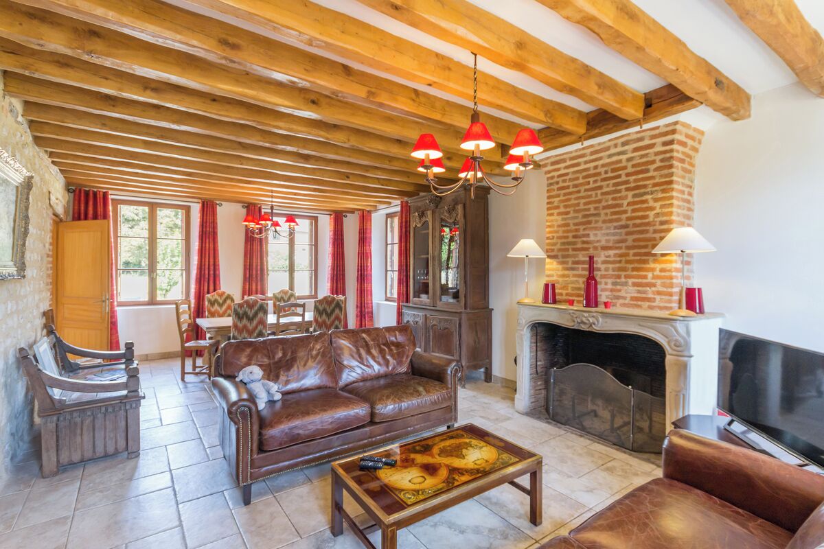 Flat-screen TV, fireplace, DVD player, table tennis