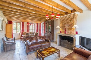 Flat-screen TV, fireplace, DVD player, ping pong