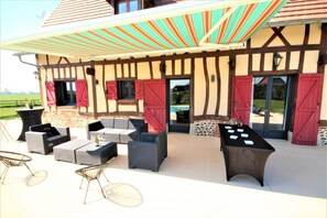 屋外ダイニングエリア