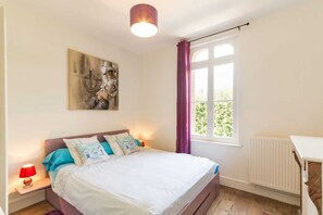 1 bedroom, travel crib, free WiFi