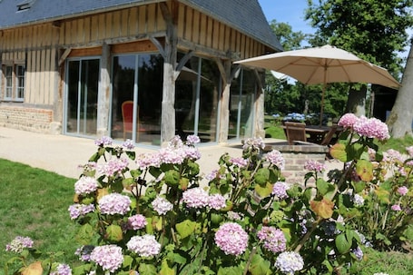 Exterior detail. La Grange de Nelly - Ingouville SUR MER
