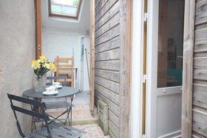 تناول الطعام بالخارج