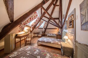 3 bedrooms, travel cot, free WiFi
