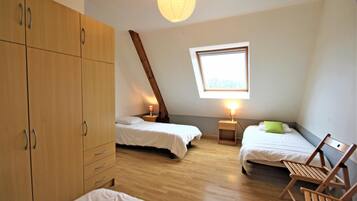2 bedrooms, travel cot, free WiFi