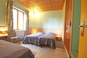 2 Schlafzimmer, Reisekinderbett, kostenloses WLAN