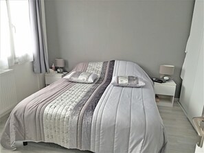 1 bedroom, travel crib, free WiFi