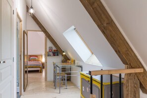 Travel crib, free WiFi, wheelchair access
