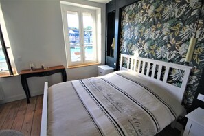 4 bedrooms, travel crib, free WiFi