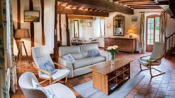 TV, fireplace, DVD player, table tennis