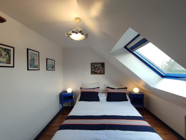 2 bedrooms, travel cot, free WiFi