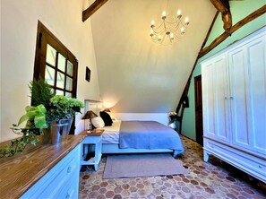 3 bedrooms, travel crib, free WiFi