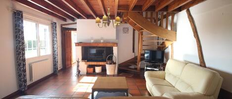 TV, fireplace, DVD player