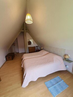 1 quarto, berço de viagem