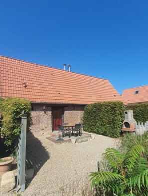 Outdoor dining - Rose - Bourg DUN (BOURG DUN (LE))