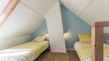 2 bedrooms, travel cot, free WiFi