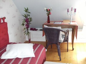 1 bedroom, travel cot, free WiFi